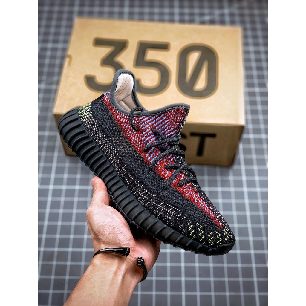 Yeezy rojos 2024 con negro