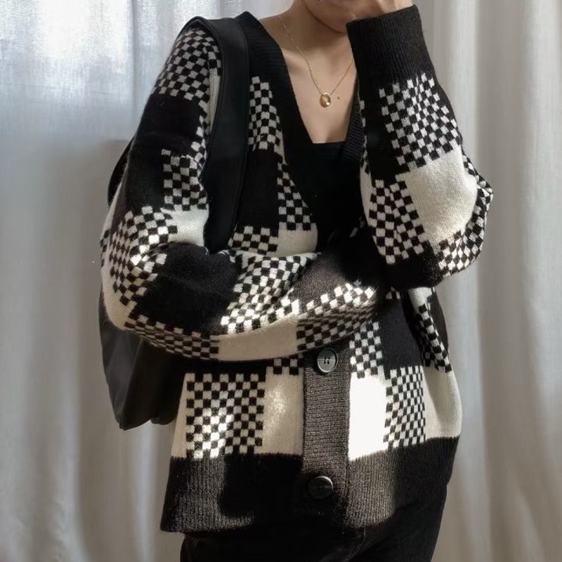 Black White Plaid Long-Sleeved Knitted Sweater Cardigan Girls Clothing Autumn Fashion Loose Age-Reducing ins Trendy Outer Top Outerwear
