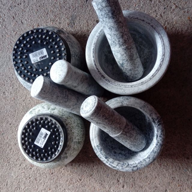Stone Mortar & Pestle with Non slip Pad/Lesung Batu Berpelapik Getah