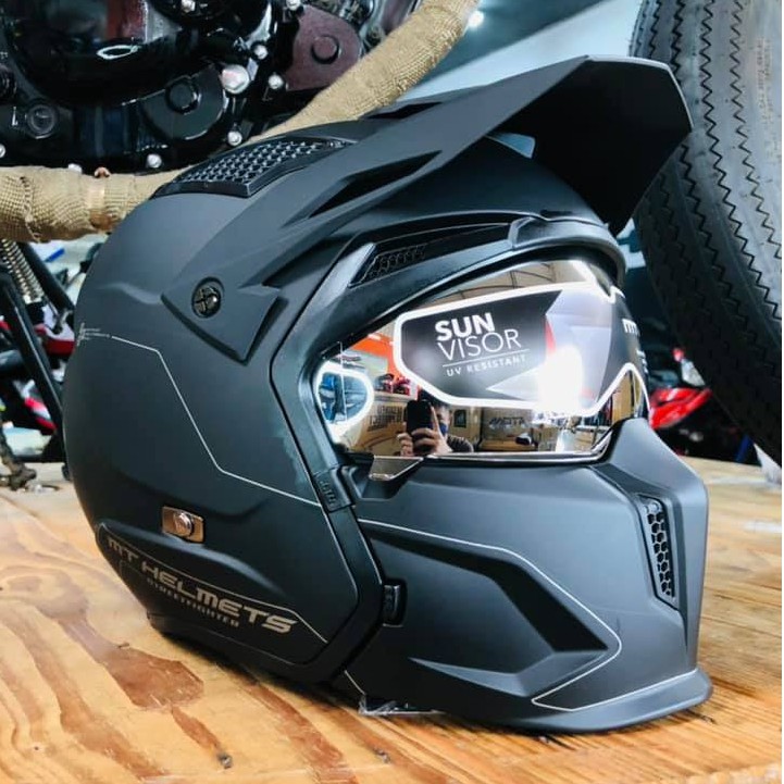 Motorcycle store touring helmet