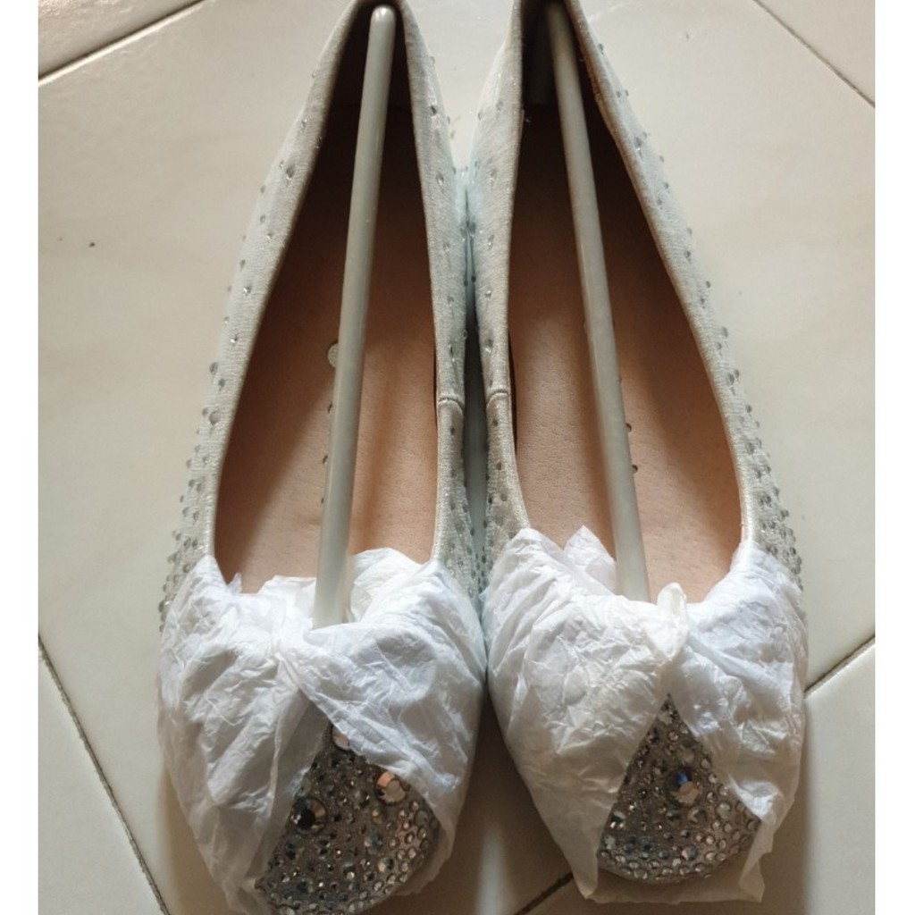 White lace sales flat shoes