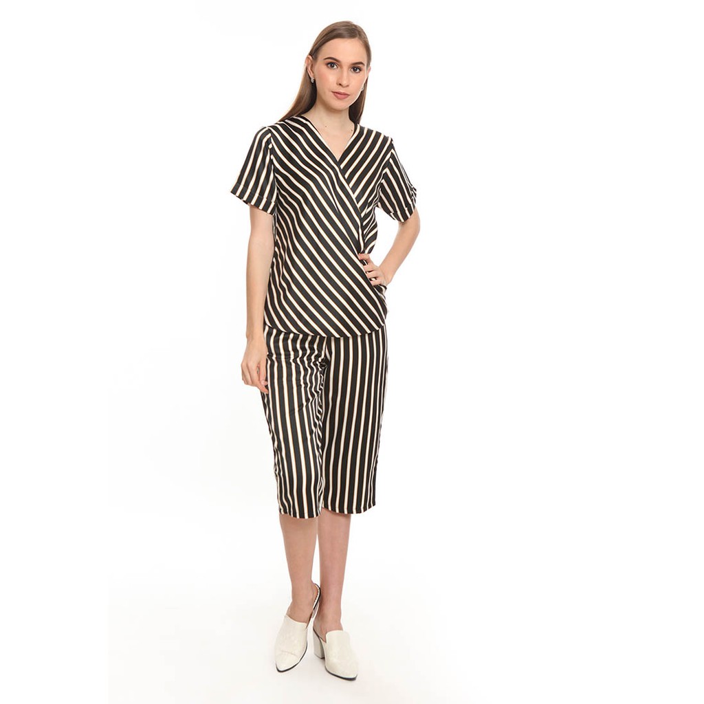 Basix - Taiya Top Black Blouse - Atasan Wanita Satin Stripe Hitam - Gambar 4