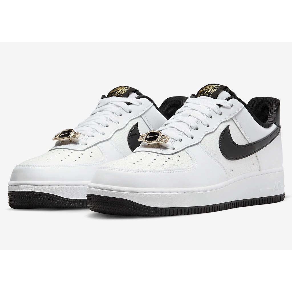 Air force 1 on sale white with black stripe