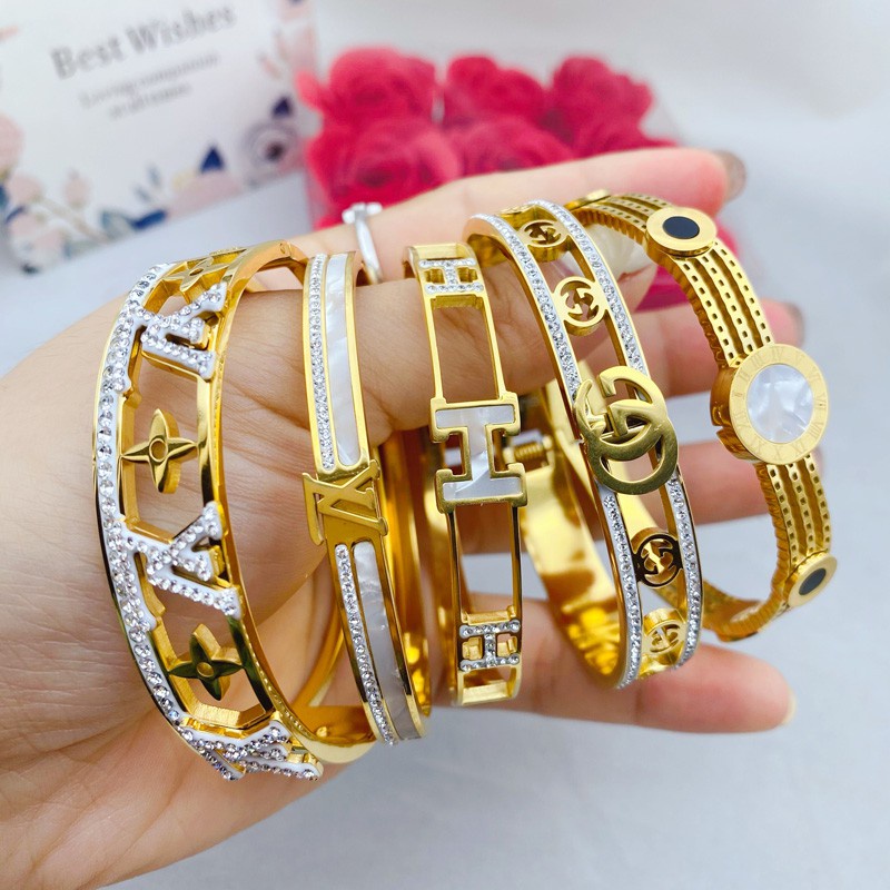 Bracelet Stainless Steel Gold Plated Hearts Womens Magnetic Bracelet 6.75 Wholesale Jewelry Website 6.75 Unisex