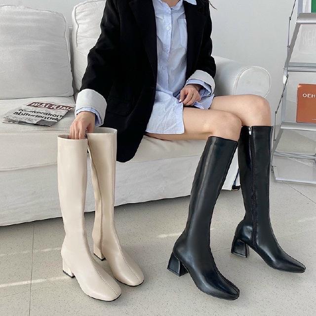 Elastic over knee outlet boots