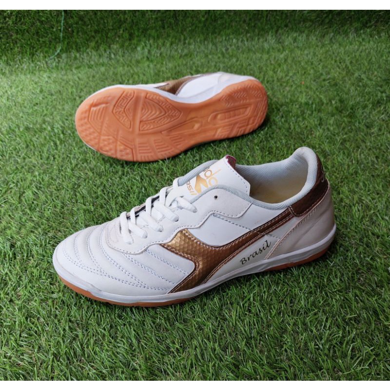 Diadora futsal clearance shoes