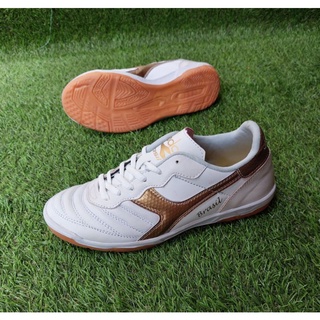 Diadora best sale futsal shoes