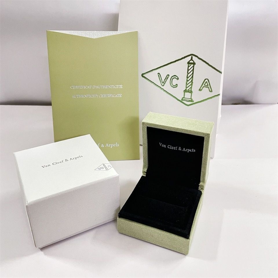 Van Cleef & on sale Arpels velvet grey empty box