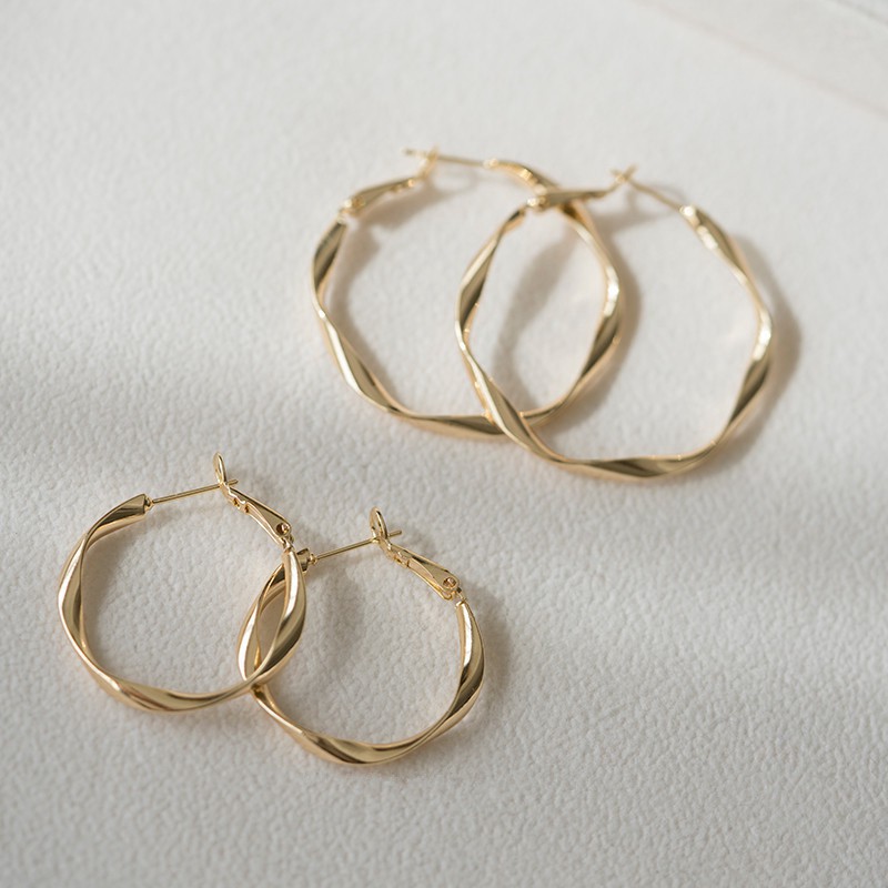 Gold round stud on sale earrings