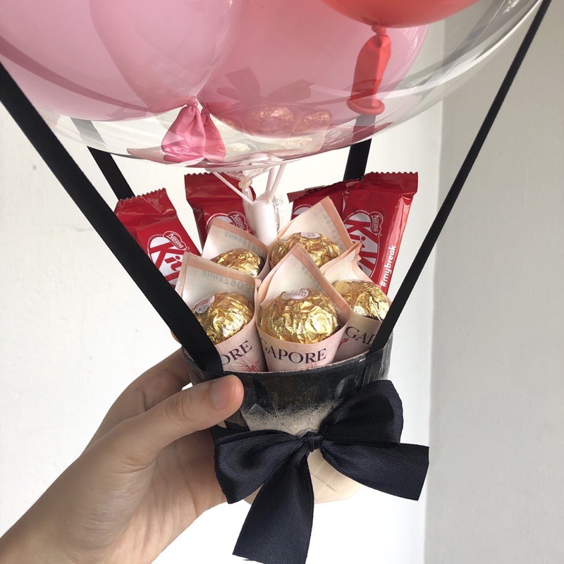 Chocolate Hot Air Balloon. Birthday gift for your loved one ~~ 🎈🎈 Kitkat  with ba…