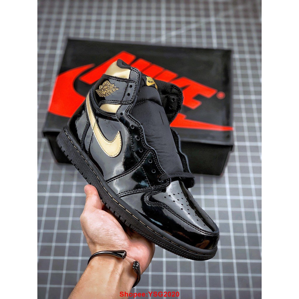 Air jordan 1 hot sale black and metallic gold