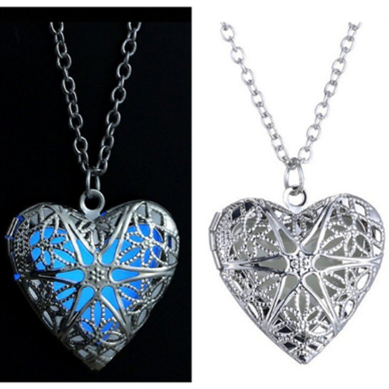 Glow in the deals dark heart necklace