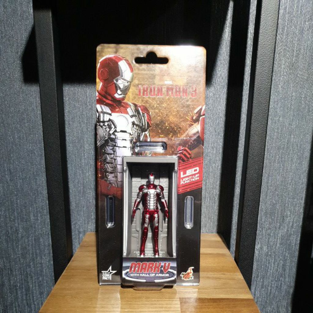 Hot Toys Iron Man MK 5 Figurine with Mini Hall Of Armor LED Light Up ...