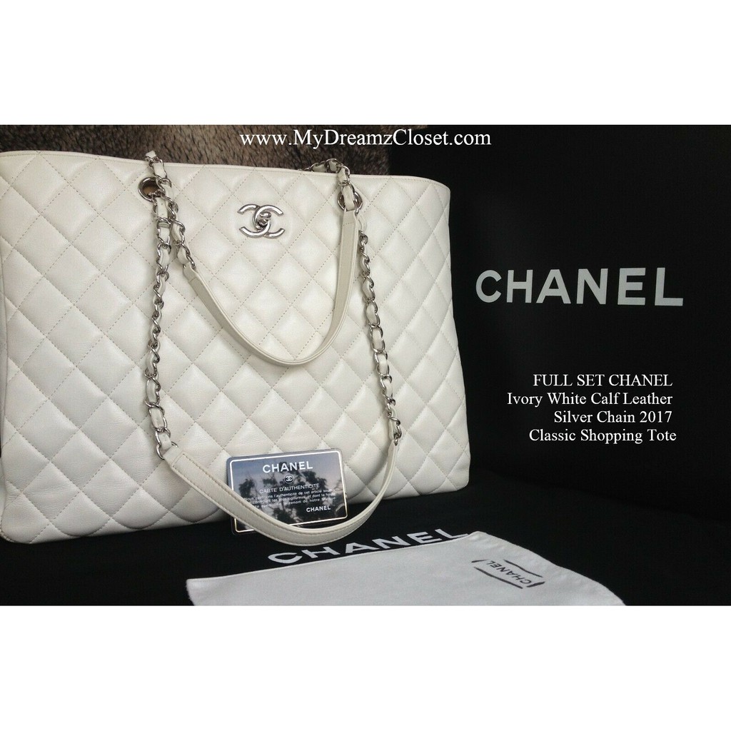 White bag hot sale silver chain