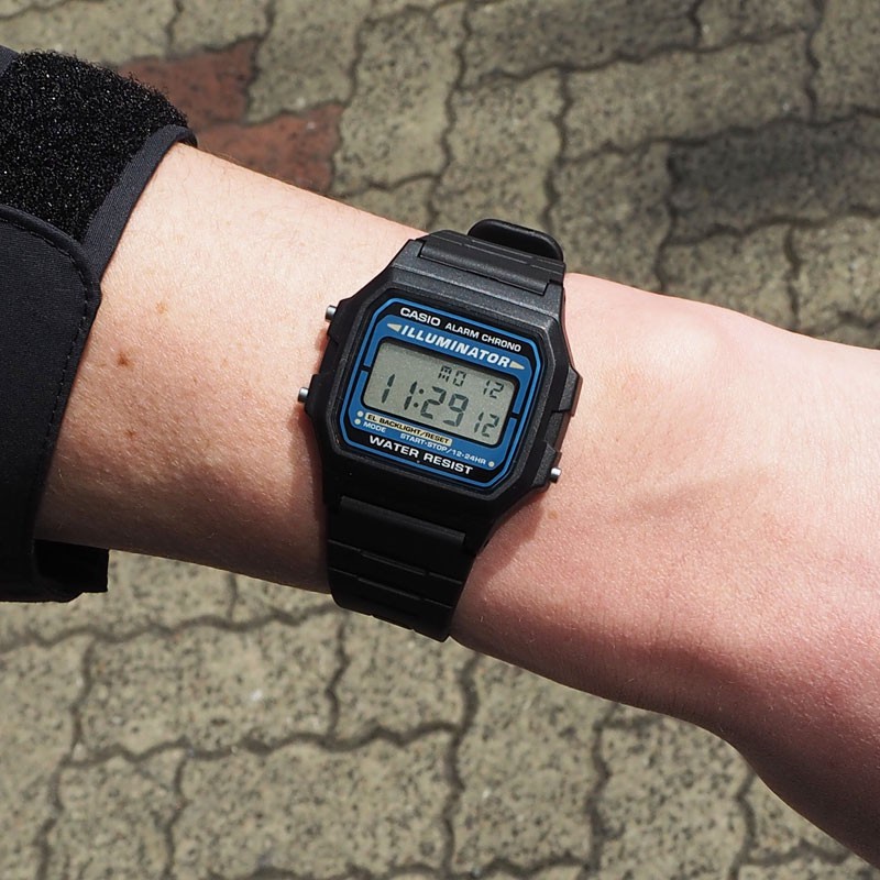 Casio cheap f105w review