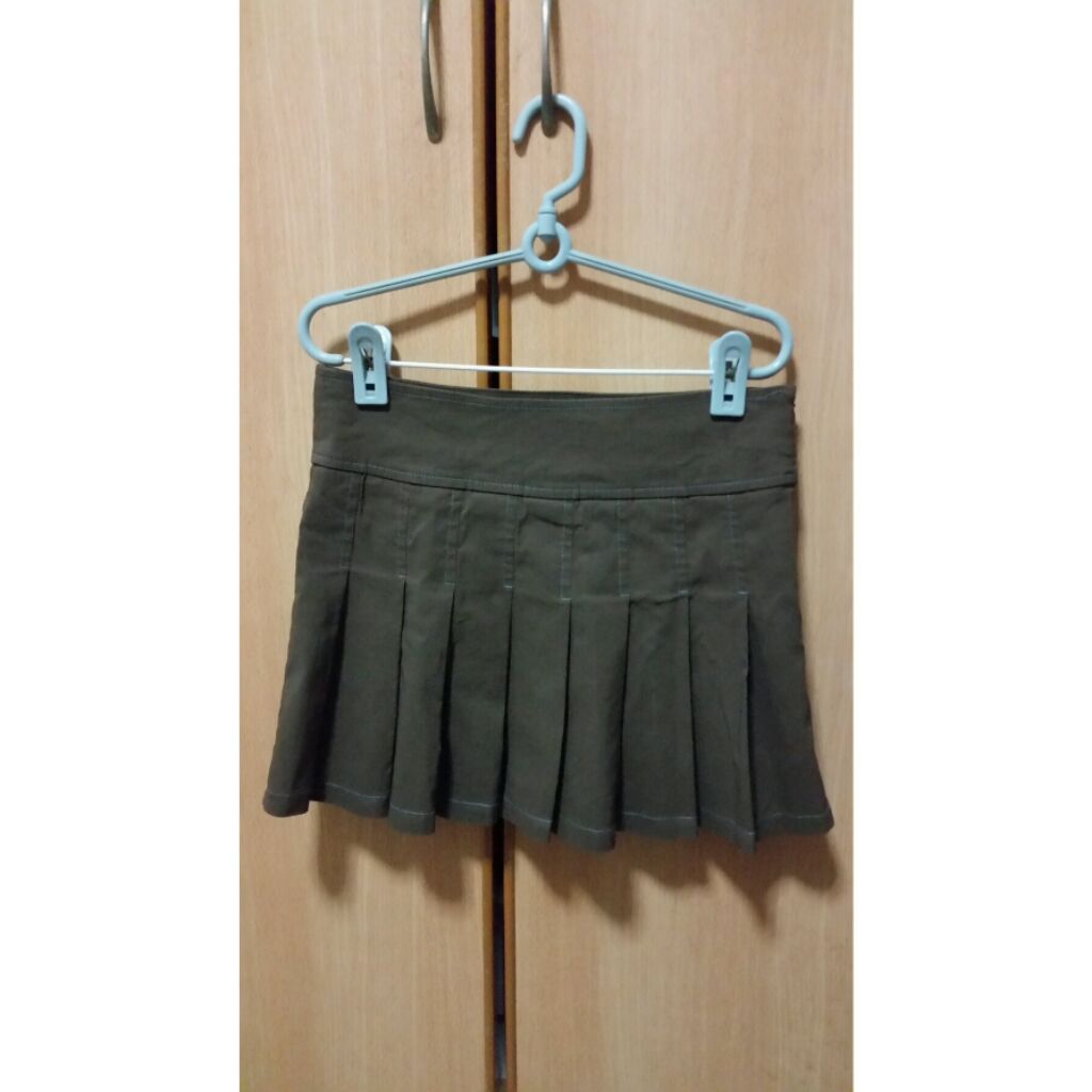 Short pleated hotsell skirt zara