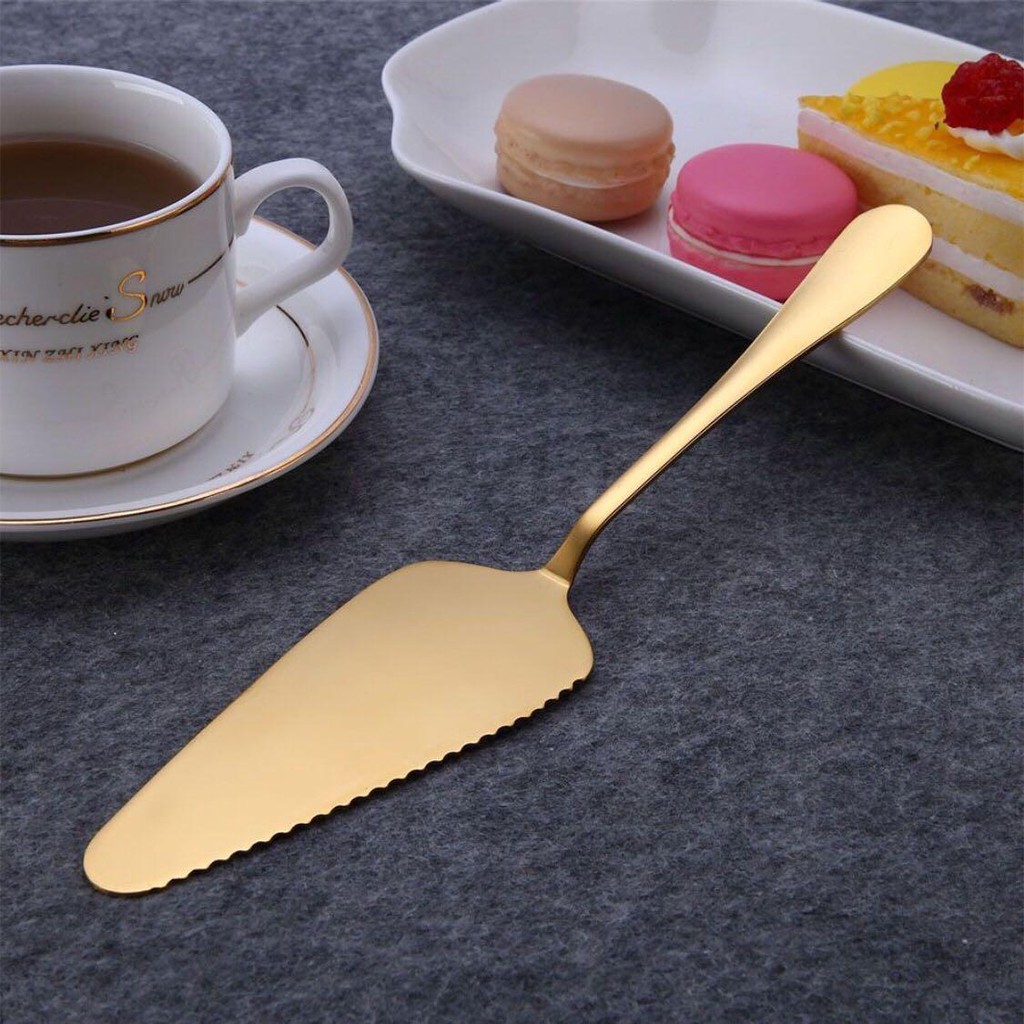 Gold wedding cake on sale knife