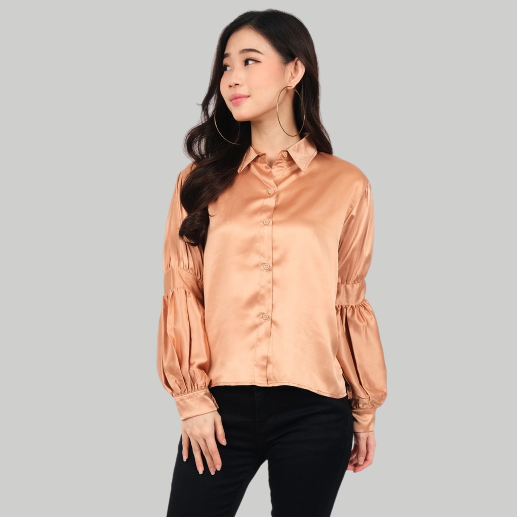 Monellina 214228 Kemeja Satin Wanita Lengan Puff - Gambar 3
