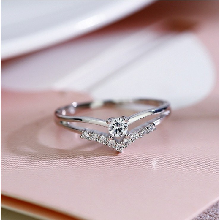 White gold and hot sale diamond wedding ring