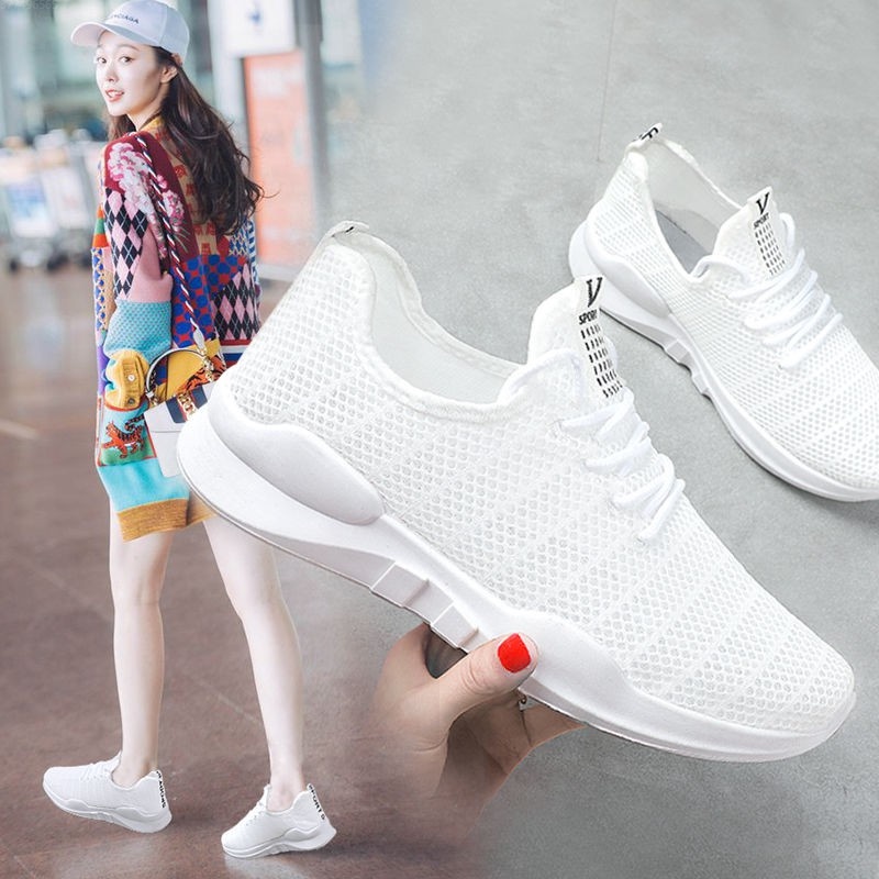 White sneakers deals korean fashion