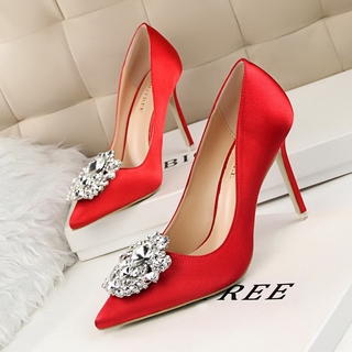 Red heels hot sale with pearls