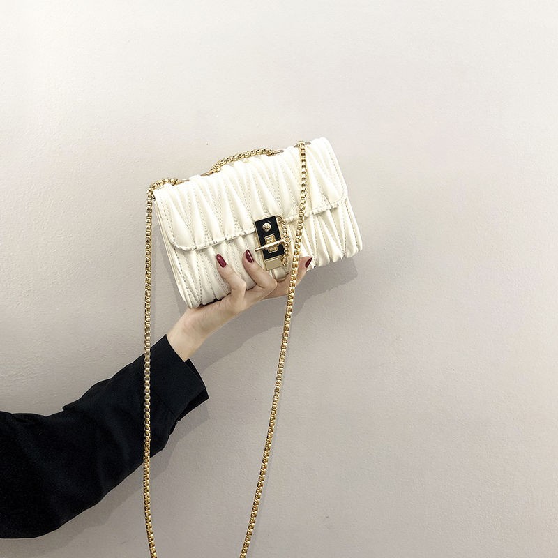 184-The new fashion minority small bag women is versatile crossbody bag with chain