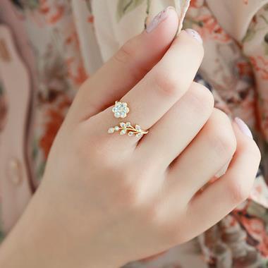 Diamond ring sales index finger