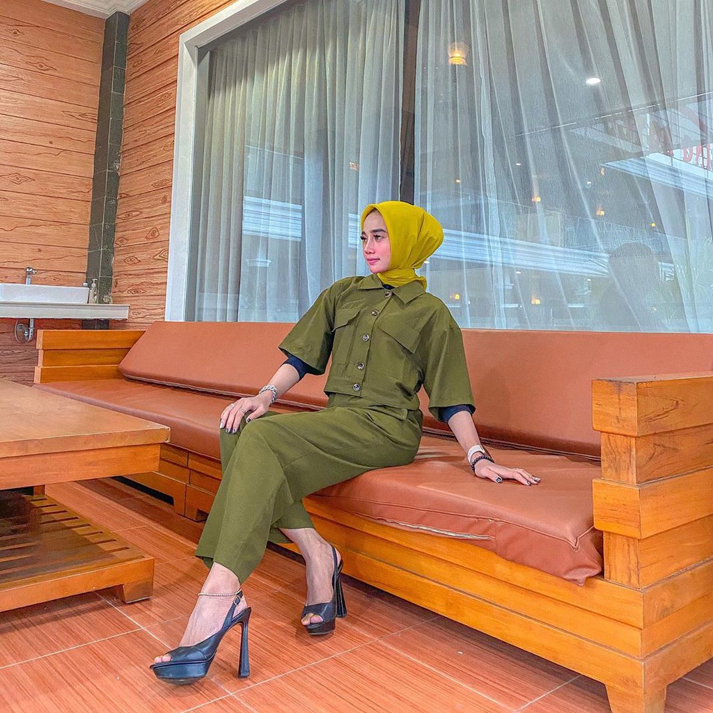 Michael's Collection - One Set Crop Top and Long Pants Syailendra - Gambar 4