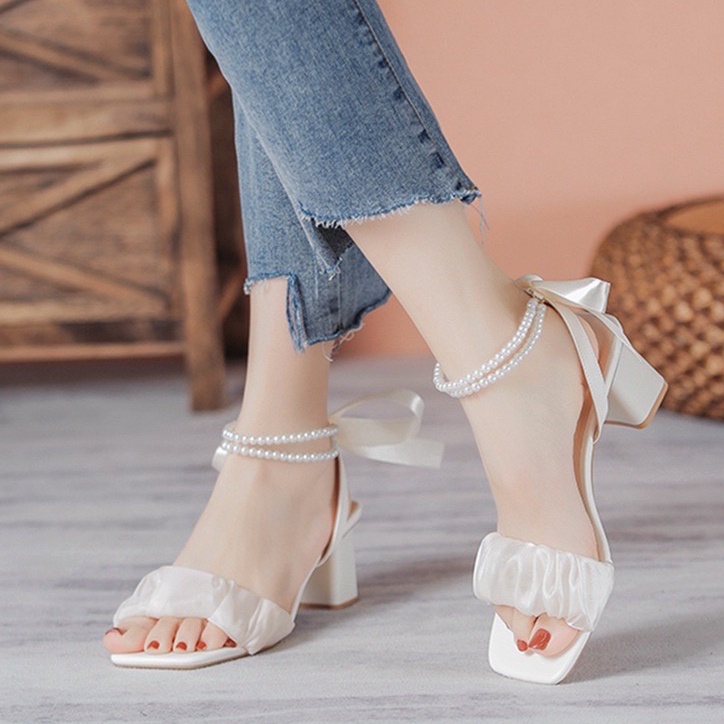 White hot sale medium heels