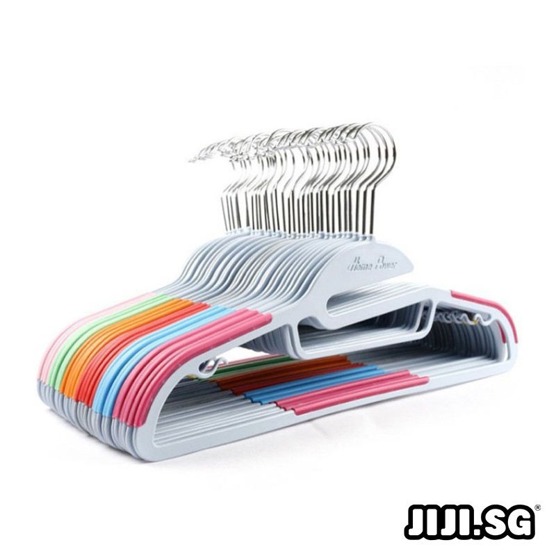 (JIJI.SG) 10pcs Per Set AntiSlip Smart Hanger Bundle/ Closet