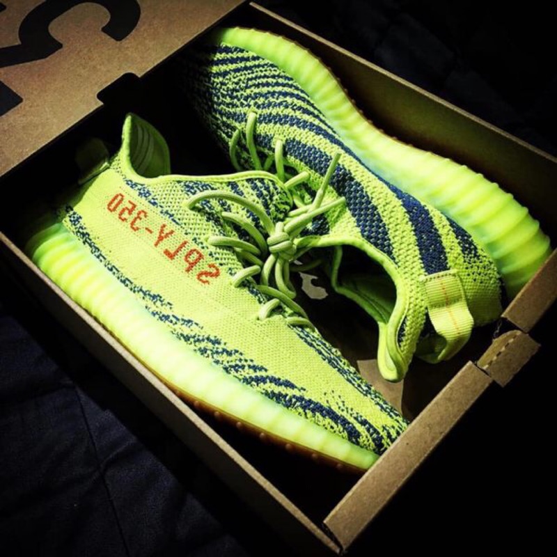 Physical Store Adidas Yeezy Boost 350 V2 Kanye West Fluorescent B37572 ...