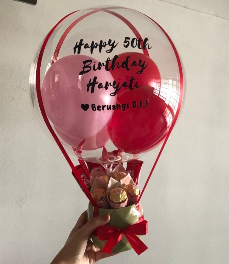 Chocolate Hot Air Balloon. Birthday gift for your loved one ~~ 🎈🎈 Kitkat  with ba…