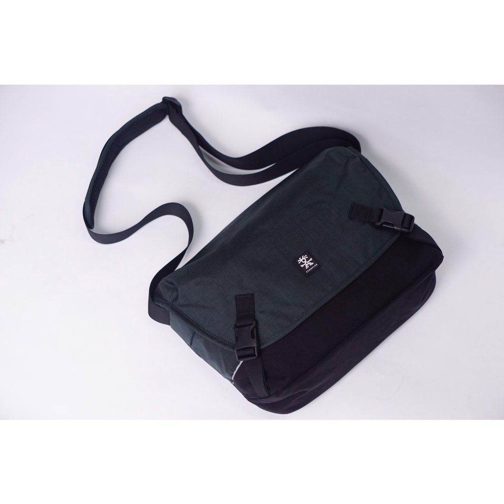 Crumpler hotsell muli 7500