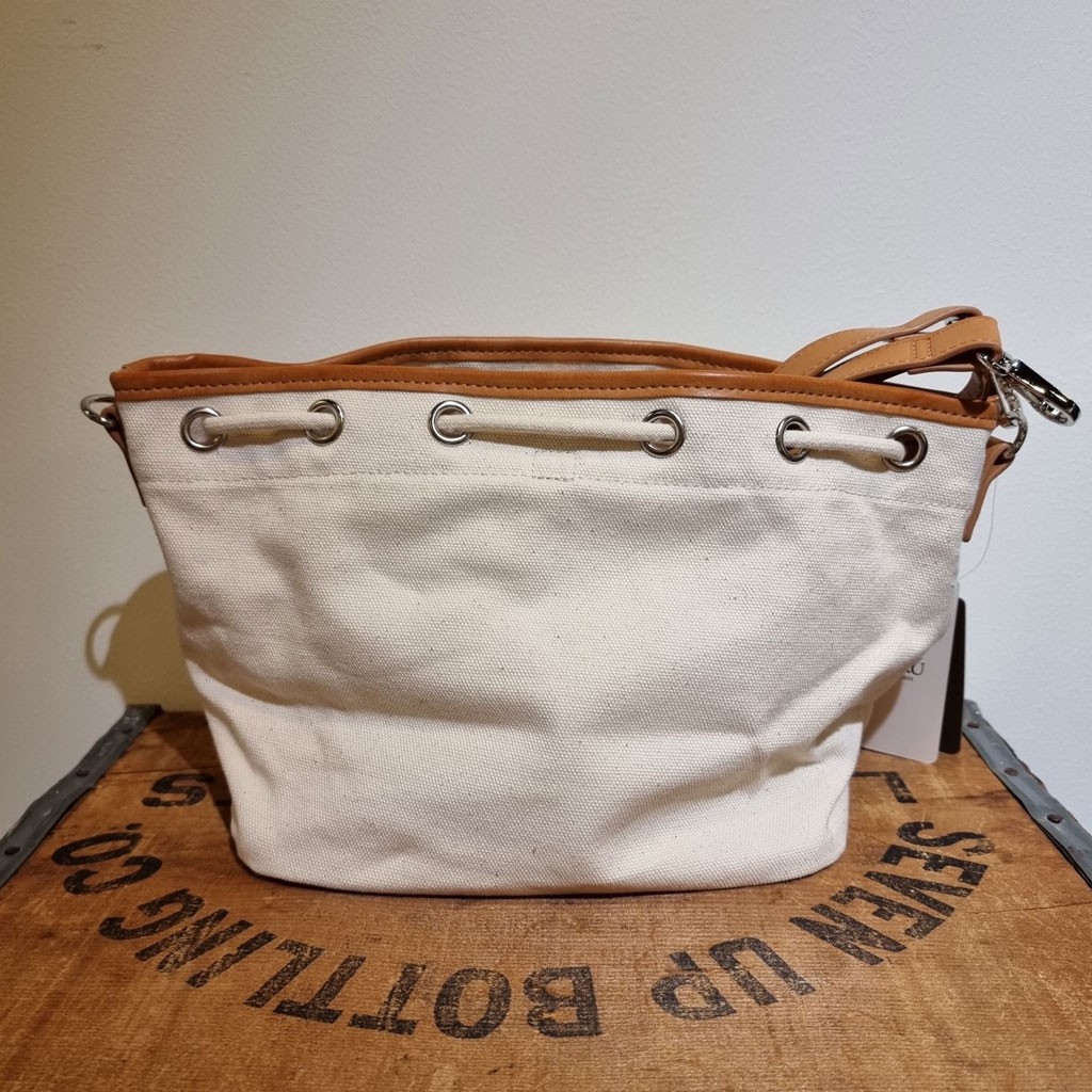 【WHO.A.U】Big Steve Bucket Bag S] WHO.A.U STEVE CANVAS SQUARE BUCKET BAG,IVORY, WHBGD3811A