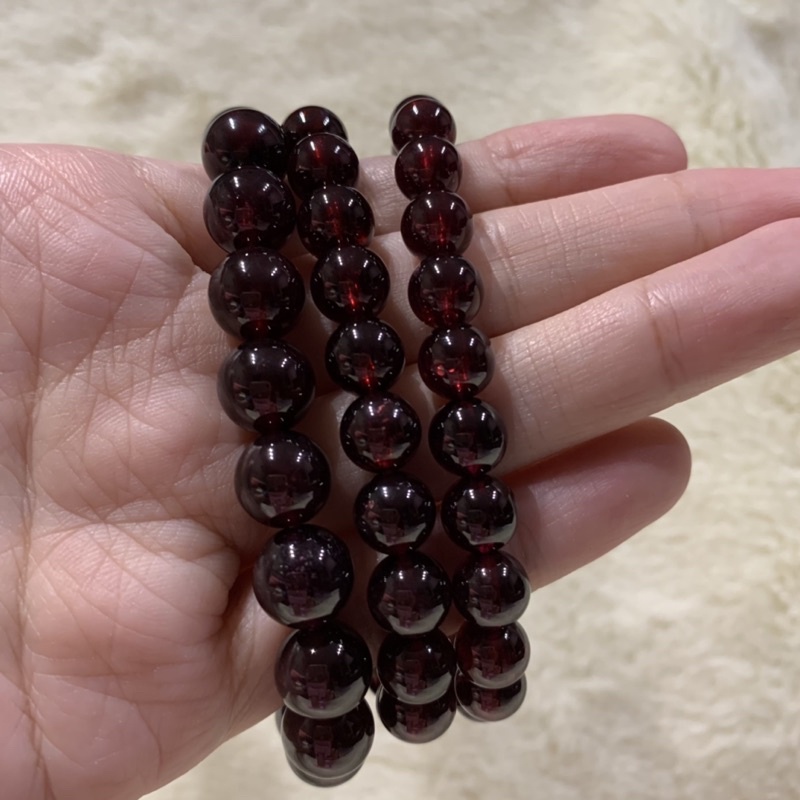 Red on sale garnet bracelet