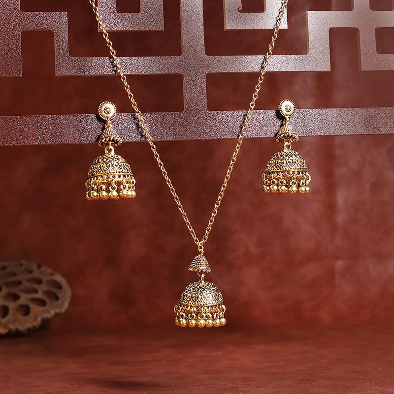 Gold big hot sale pendant set