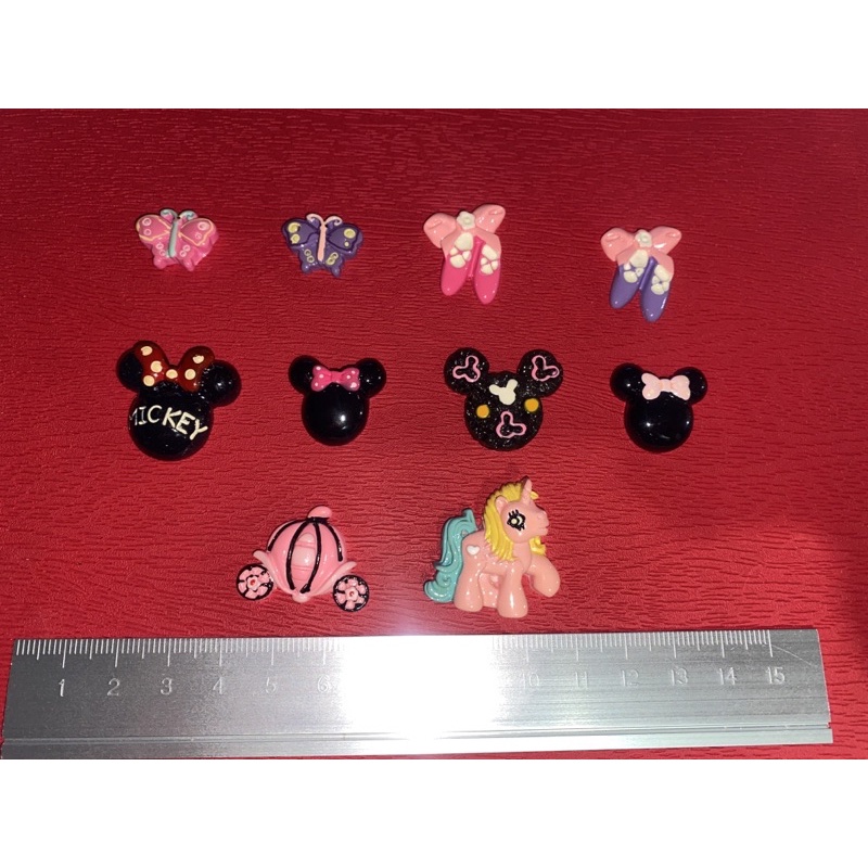 Buono Regalo Elegante Con Fiocco Rosso Di Seta E Nastro Illustrazione Vettoriale 42584151 - Foto 7