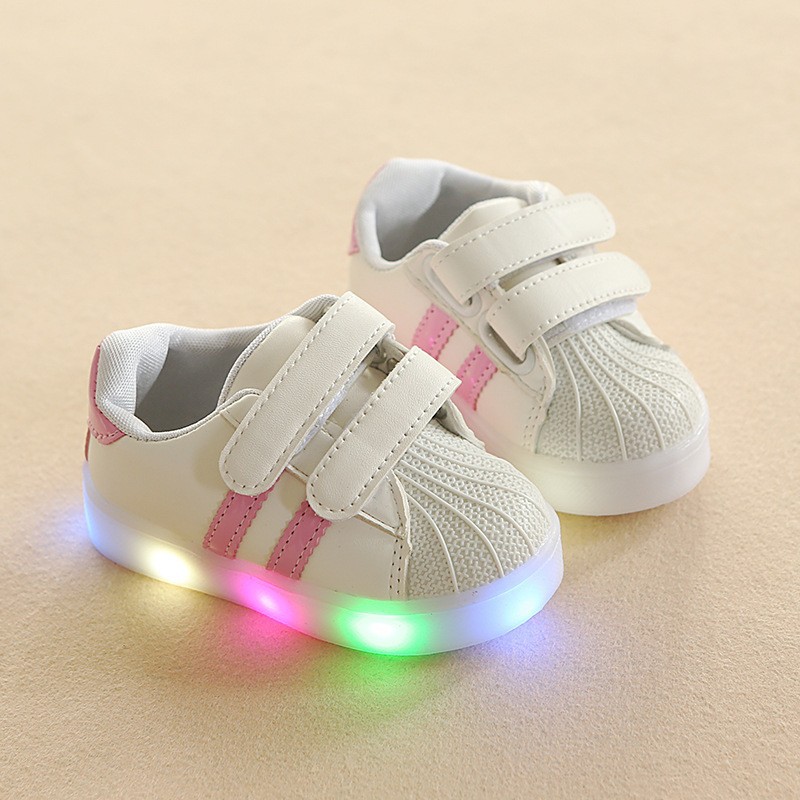 Childrens hot sale flashing shoes