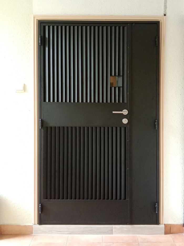 HDB MILD STEEL GATE / GLASS GATE / HDB METAL GATE FOR HDB BY MASTER ...