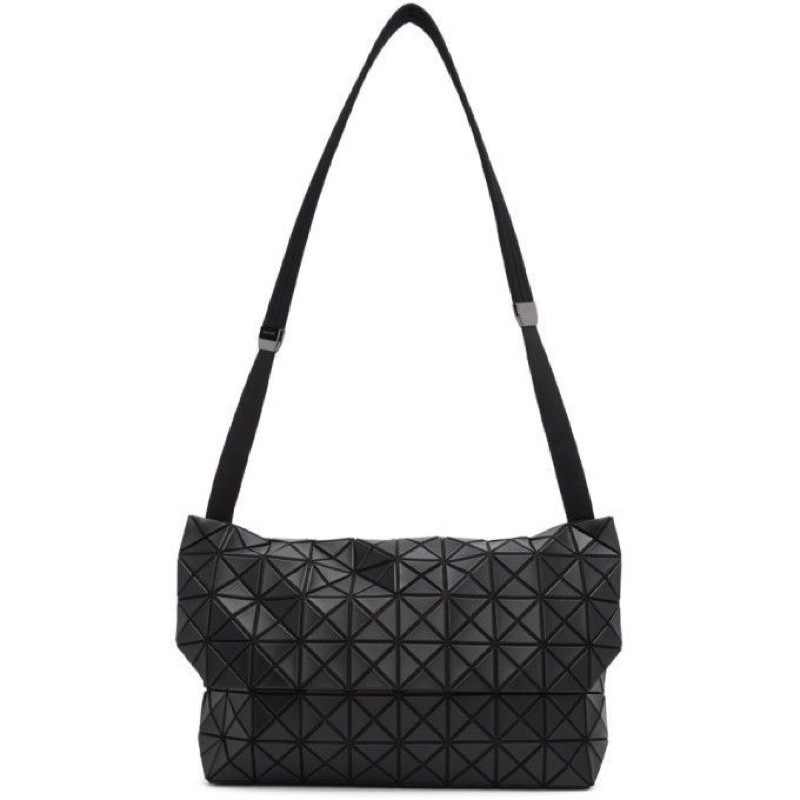 Issey miyake bao on sale bao shoulder bag