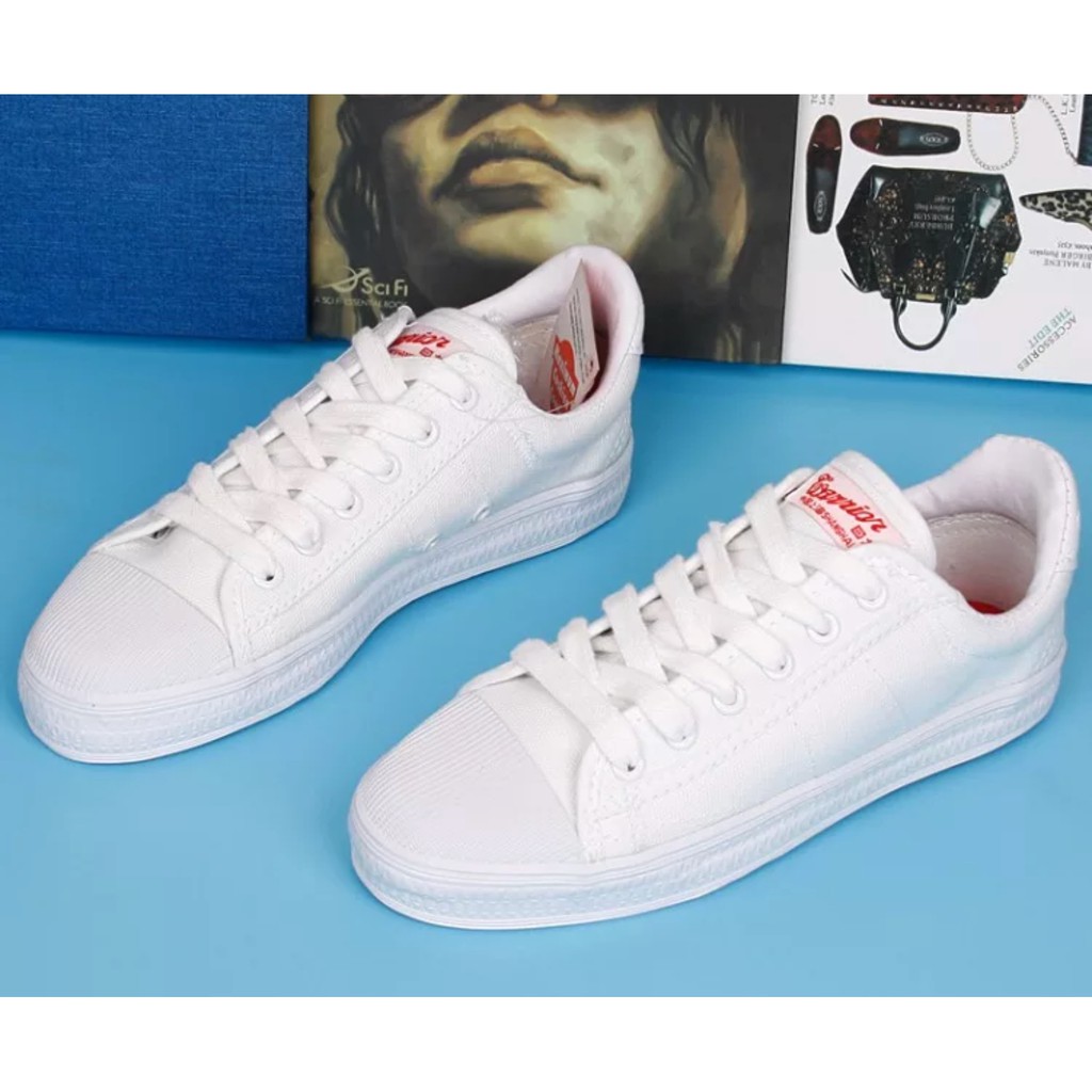 White deals canvas sneakers