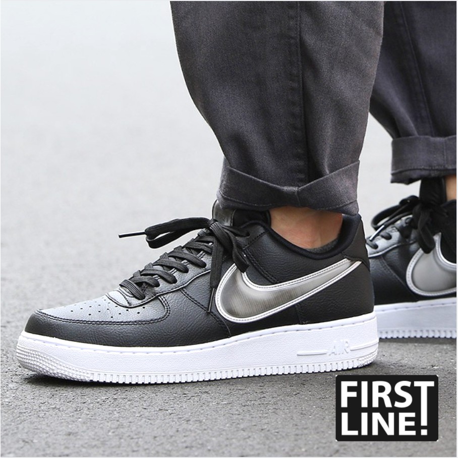 Air force 1 black and white on on sale feet