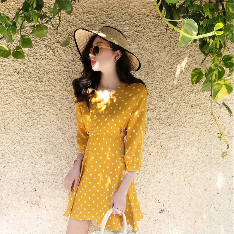 Orange yellow dress with miss sleeve (with picture of the guest Bo took