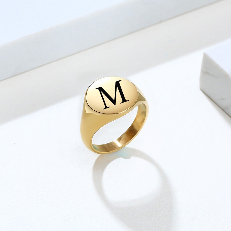 Gold ring hot sale with finger