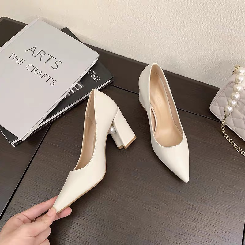 White stilettos deals 8's style