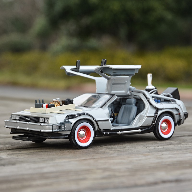 Welly 1:24 DMC-12 DeLorean Time Machine Back to the Future Car