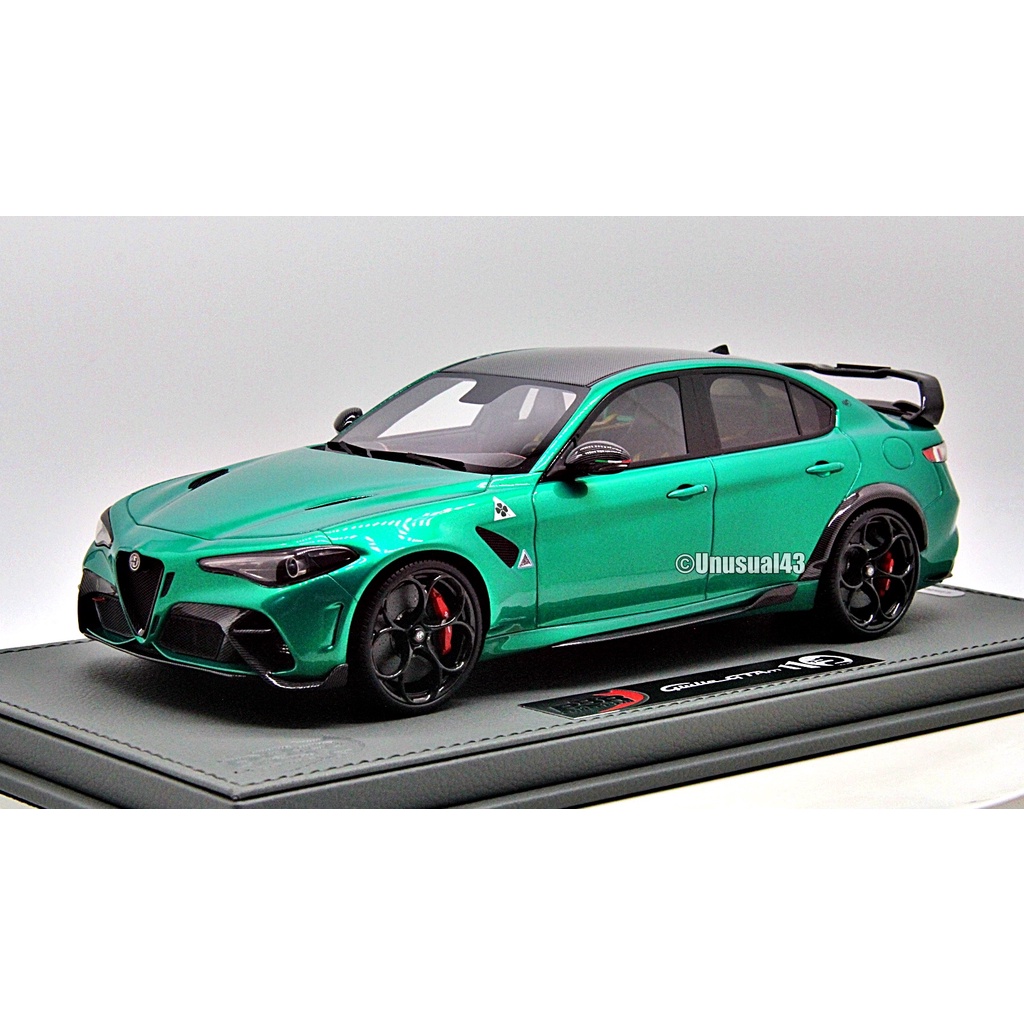 Giulia GTAm Verde Montreal Verde Metálico con Parte Superior Carbono 1/64 Modelo Fundido a Presión por BBR BBRDIE6411