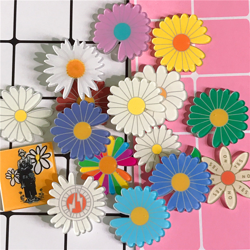 G-DRAGON Peaceminusone Cute Daisy Acrylic Pins Badge Corsage