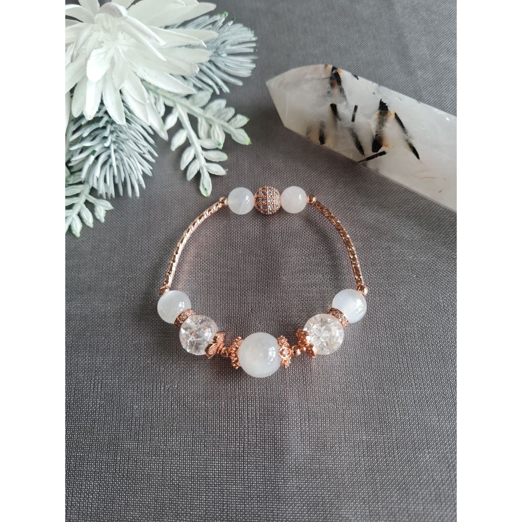 White deals quartz bracelet