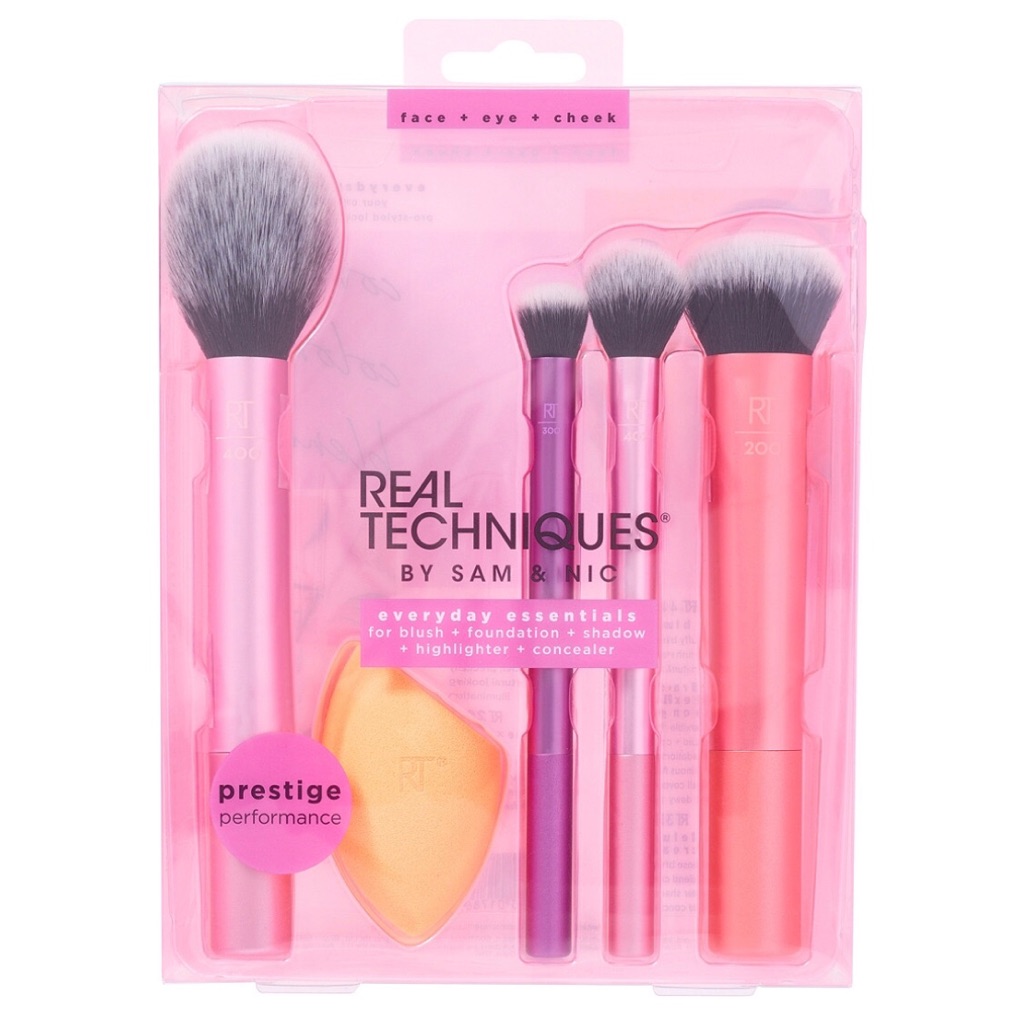 Real Techniques Everyday Essentials Set (Blush, Setting, Face, Crease ...